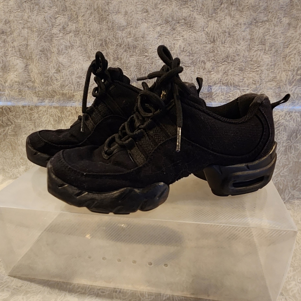 Bloch Dance Sneaker- Size 6